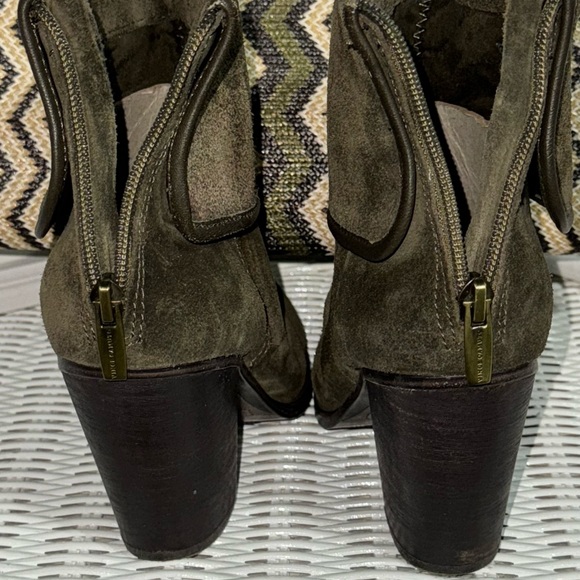 Vince Camuto olive green Peter Pan booties. Hamilton style. - Picture 3 of 8
